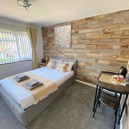 Gatwick Deluxe En-Suite Rooms Horley Buitenkant foto