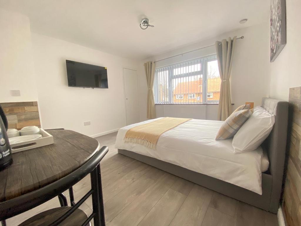 Gatwick Deluxe En-Suite Rooms Horley Buitenkant foto
