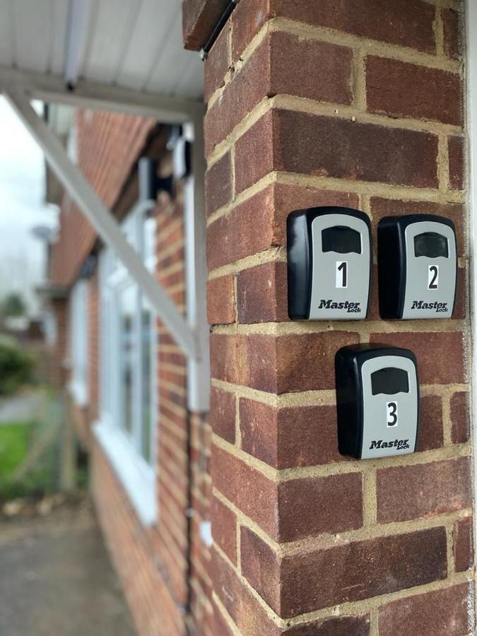 Gatwick Deluxe En-Suite Rooms Horley Buitenkant foto