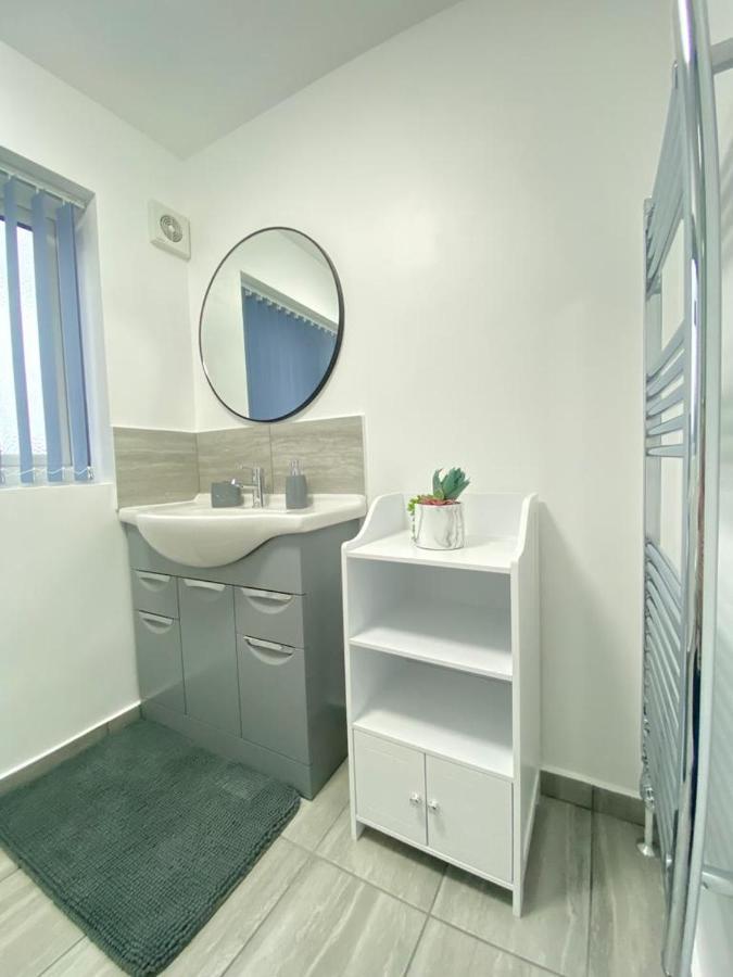Gatwick Deluxe En-Suite Rooms Horley Buitenkant foto