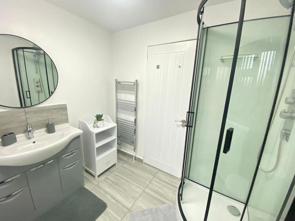 Gatwick Deluxe En-Suite Rooms Horley Buitenkant foto