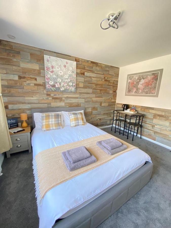 Gatwick Deluxe En-Suite Rooms Horley Buitenkant foto