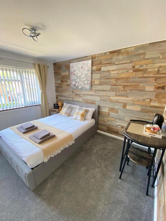Gatwick Deluxe En-Suite Rooms Horley Buitenkant foto