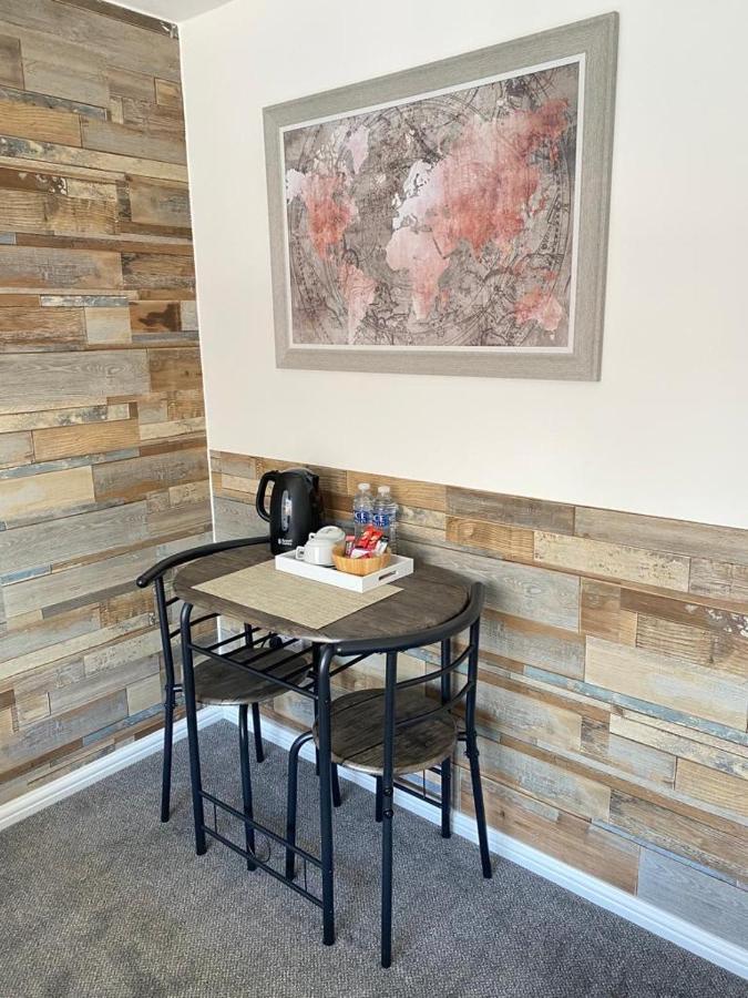 Gatwick Deluxe En-Suite Rooms Horley Buitenkant foto